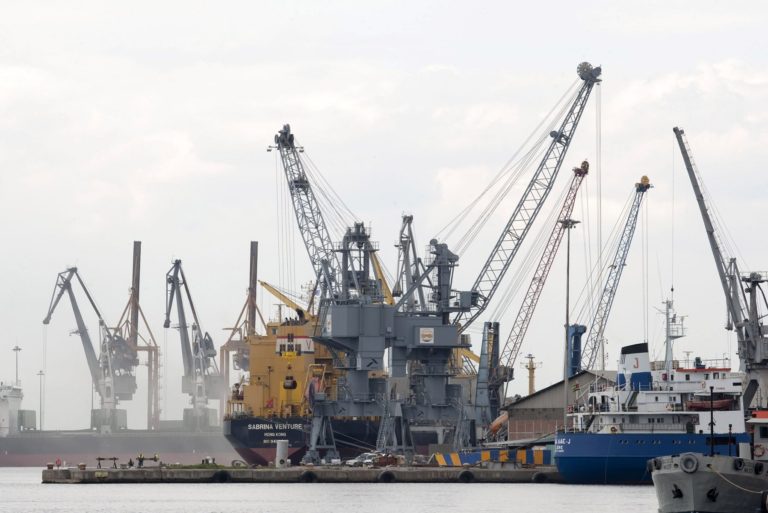 Τον “κώδωνα του κινδύνου” κρούουν τα Επιμελητήρια για το λιμάνι της Θεσσαλονίκης