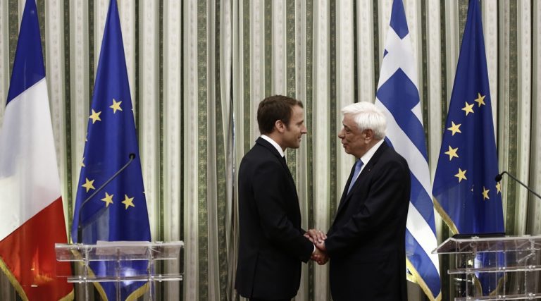 Παυλόπουλος: Η Ευρώπη να πράξει αυτό που της αναλογεί – Μακρόν: Στο πλευρό της Ελλάδας η Γαλλία (video)