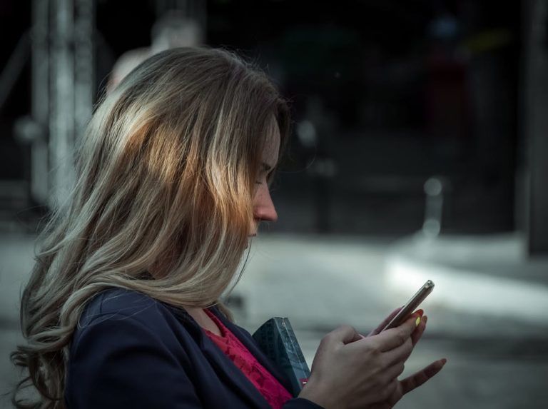 Η χρήση κινητού από τις εγκύους δεν συνδέεται με προβλήματα στην υγεία του εμβρύου