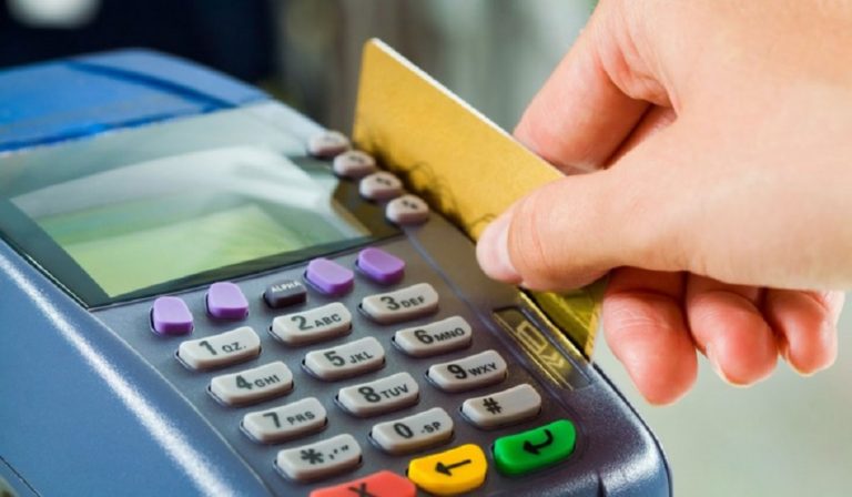 Δικαστική απόφαση δικαιώνει θύμα κλοπής κάρτας ATM