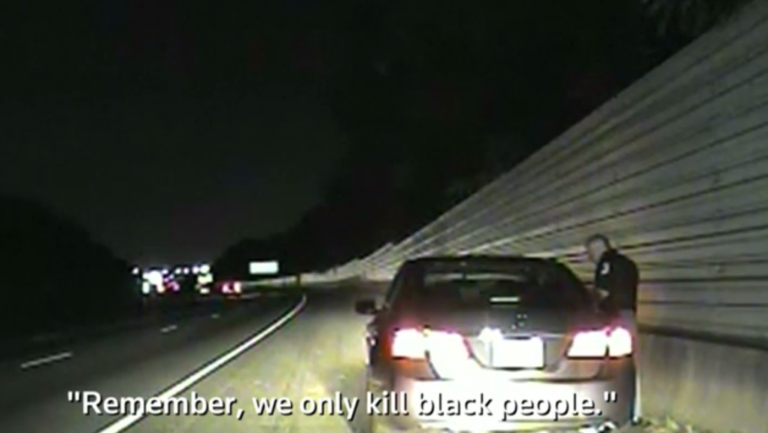 Αμερικανός αστυνομικός: Εμείς σκοτώνουμε μόνο μαύρους (video)