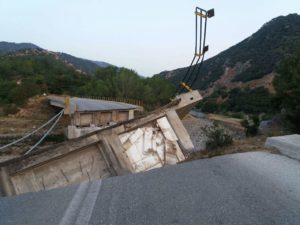 Κομοτηνή: Κατέρρευσε σαν χάρτινη  η γέφυρα του Πολυάνθου (video)