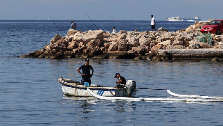 Ελαφρά πετρελαιοειδή διέρρευσαν από το εγκαταλελειμμένο πλοίο «Ελέφαντας»