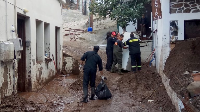 Πυρετώδεις εργασίες για καθαρισμό και καταγραφή ζημιών στη Σαμοθράκη (video)