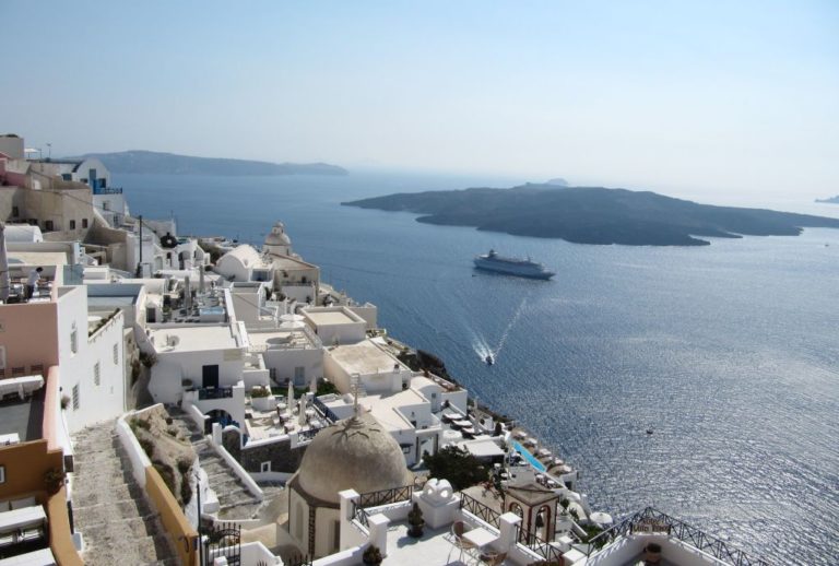 «Conde Nast Traveller»: Τα ελληνικά νησιά, αγαπημένος προορισμός των αναγνωστών