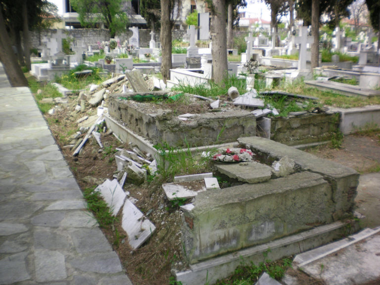 Σε μουσείο γλυπτών μετατρέπεται το παλιό Κοιμητήριο των Ταξιαρχών