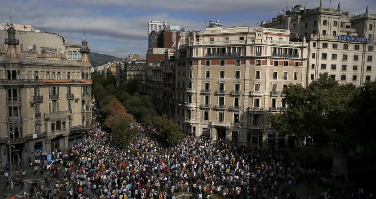 Στους δρόμους οι Καταλανοί-Ραχόι:Το δημοψήφισμα είναι μια χίμαιρα (video)