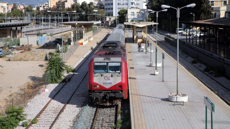 Εκτροχιασμός τρένου στην Σπερχειάδα – Κλειστή η γραμμή Αθήνας – Θεσσ/νίκης
