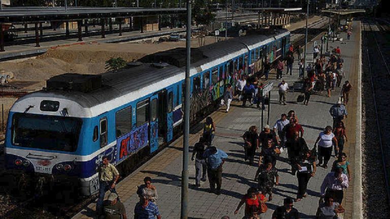 Εκτροχιασμός εμπορικής αμαξοστοιχίας – Νύχτα ταλαιπωρίας για τους επιβάτες (video)