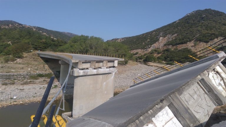 “Ναυάγησε” η πραγματογνωμοσύνη για την πτώση της γέφυρας Κομψάτου