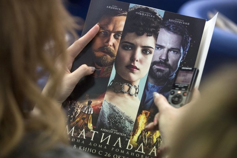 Ρωσία: Εμπρησμοί ΙΧ για να μην προβληθεί η ταινία “Ματίλντα”