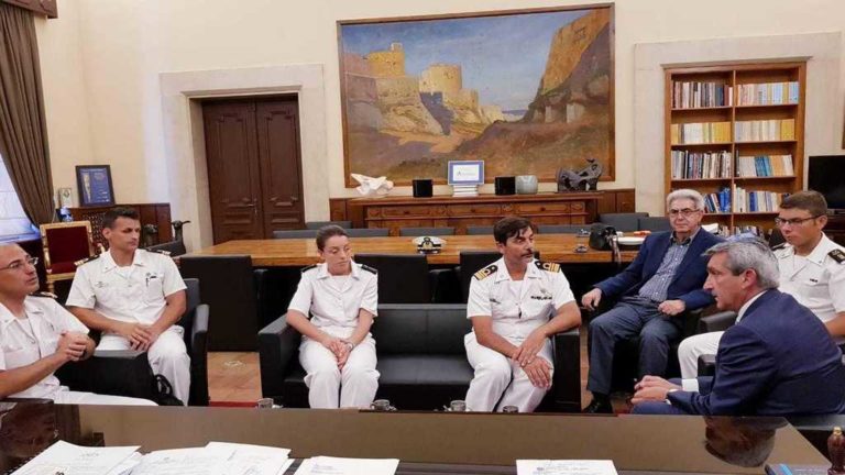 Στον Περιφερειάρχη ο κυβερνήτης του «Palinuro»
