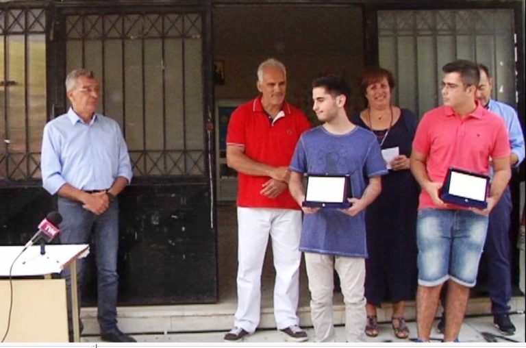 Λέσβος: Βραβεύσεις μαθητών από το Δήμαρχο