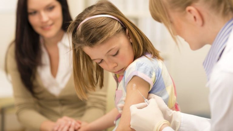 Ι. Μπασκόζος: Κατά 2.700% αυξήθηκε η τιμή των παιδικών εμβολίων στην δεκαετία