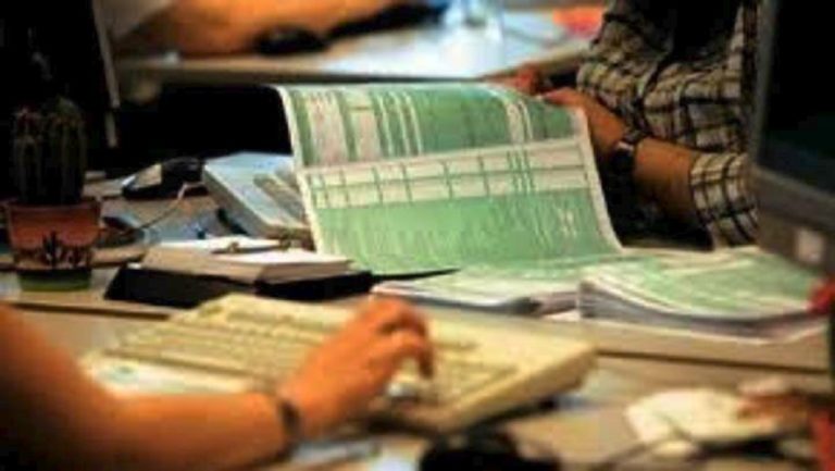 Επίθεση καταστηματάρχη με χυλό κρέπας κατά φορο-ελεγκτών