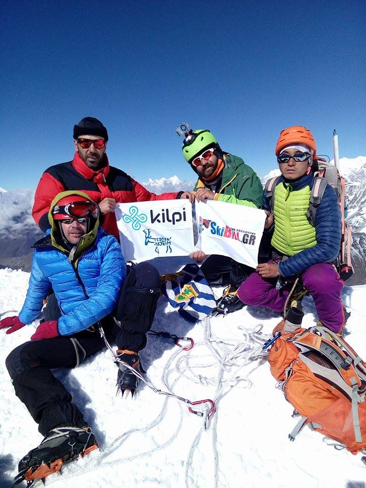 Στη κορυφή Island Peak οι δύο ορειβάτες από την Φλώρινα