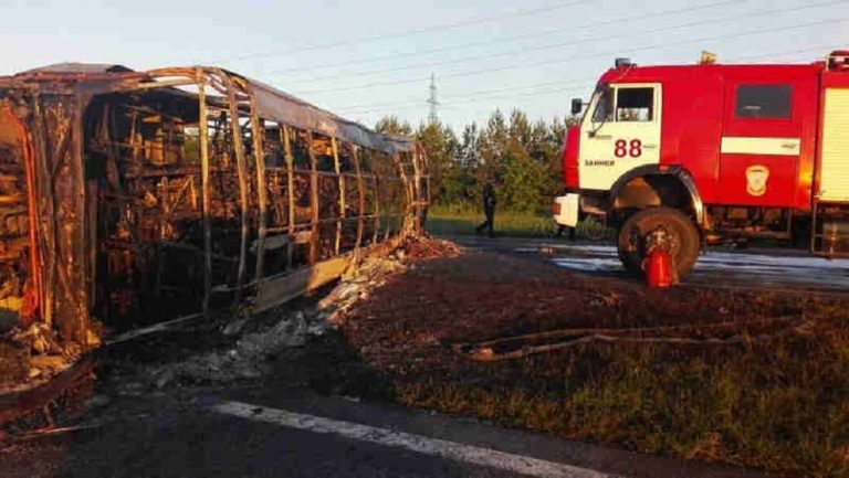 Πολύνεκρη σύγκρουση τρένου με λεωφορείο στη Ρωσία