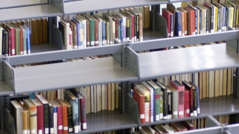 Εδιμβούργο: Η βιβλιοθήκη των λαθών εκπαιδεύει τους οικονομολόγους του μέλλοντος
