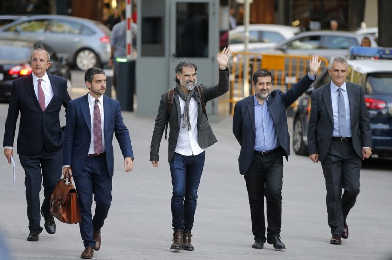 Μέρα διαμαρτυρίας στην Καταλονία για τη σύλληψη δύο αυτονομιστών ηγετών
