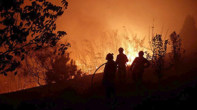 Φονικές πυρκαγιές σε Πορτογαλία- Ισπανία -ΗΠΑ