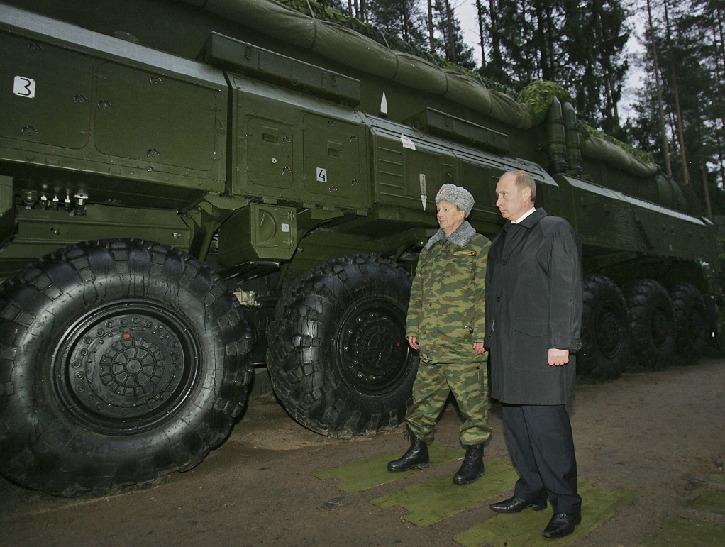 Υπό το βλέμμα του Πούτιν η εκτόξευση τεσσάρων βαλλιστικών πυραύλων