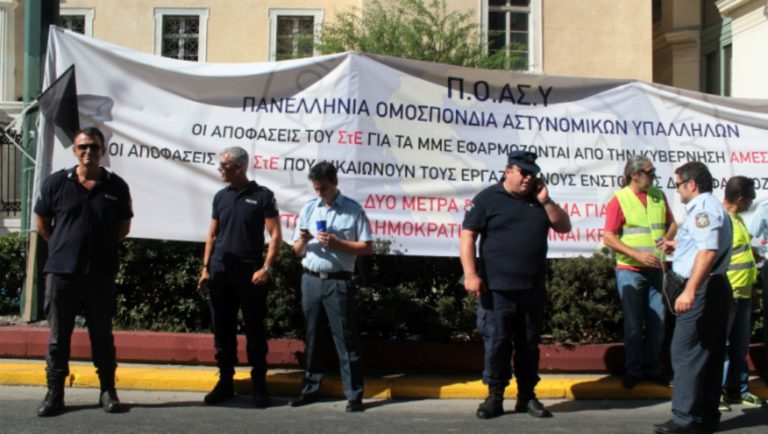 Διαμαρτυρία ενστόλων για τις αποδοχές τους