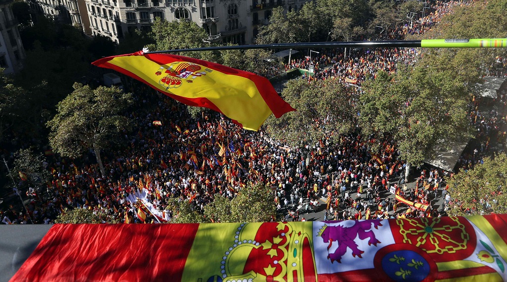 Μαζική διαδήλωση στη Βαρκελώνη υπέρ της ενότητας (video)