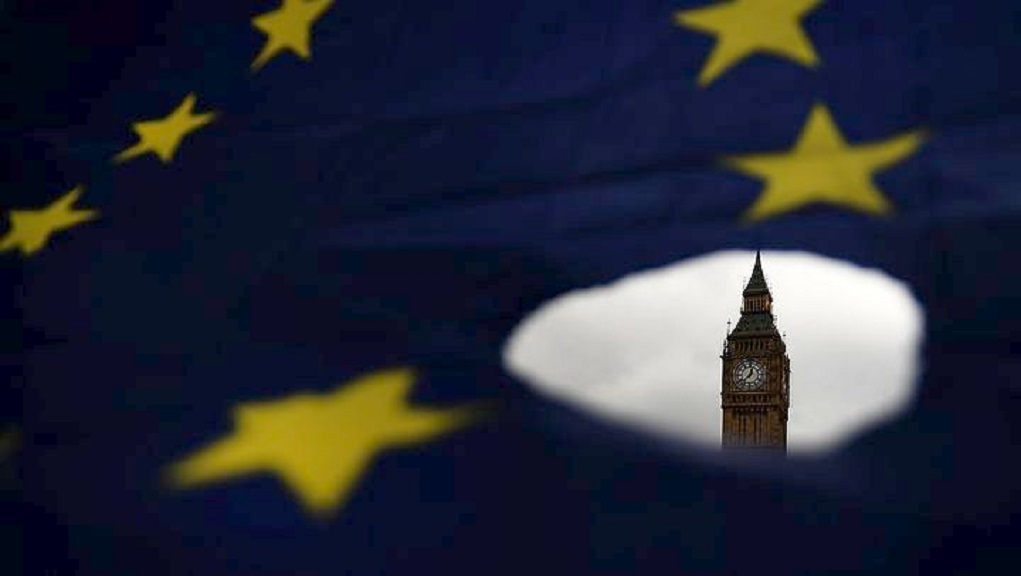 Brexit:Σε μέγγενη πιέσεων η Μέι για να τροποποιήσει τη συμφωνία με την ΕΕ