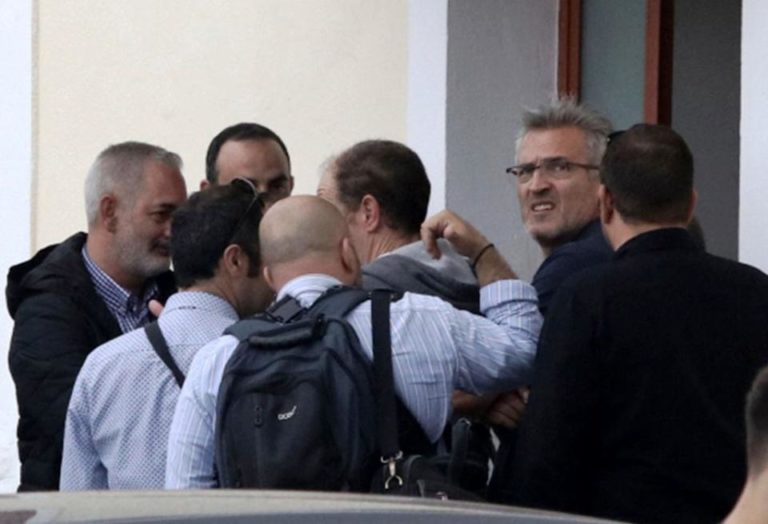 Στο σπίτι του, στα Καλέσα Ηρακλείου ο Μιχάλης Λεμπιδάκης