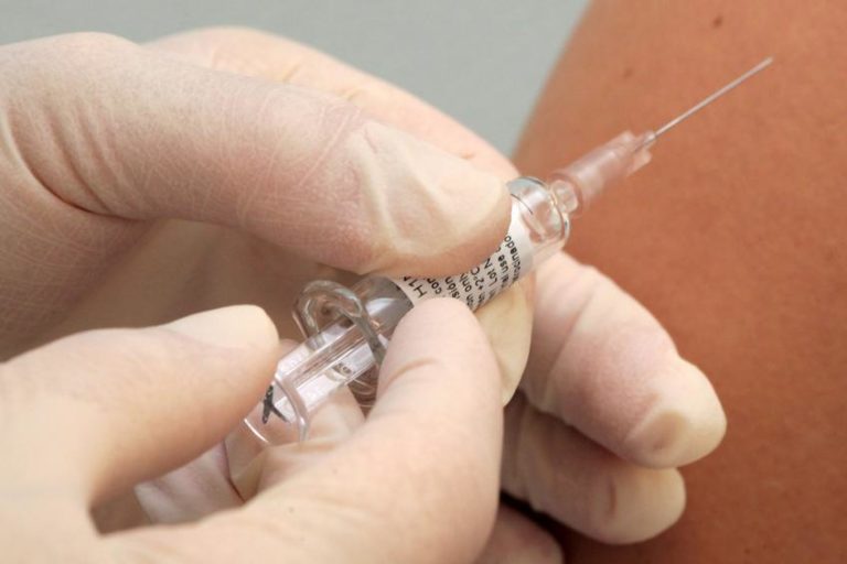 Νοσηλευτική Μονάδα Αμαλιάδας: 73 εργαζόμενοι θα κάνουν το εμβόλιο
