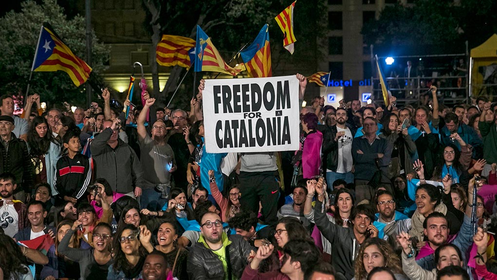 Καταλονία: Το 90% ψήφισε υπέρ του “Ναι” – Χάος και βία στο δημοψήφισμα (video)