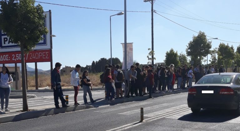 Ζητούν ασφαλή στάση ΚΤΕΛ