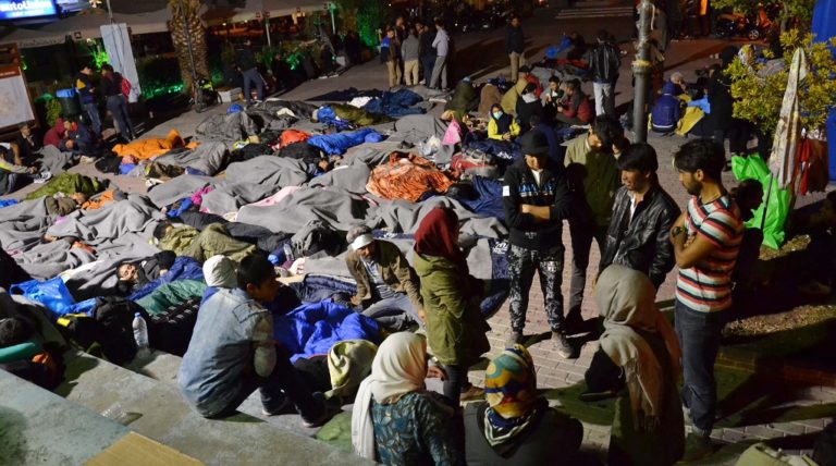 Λέσβος: Διαμαρτυρία προσφύγων στην πλατεία Σαπφούς