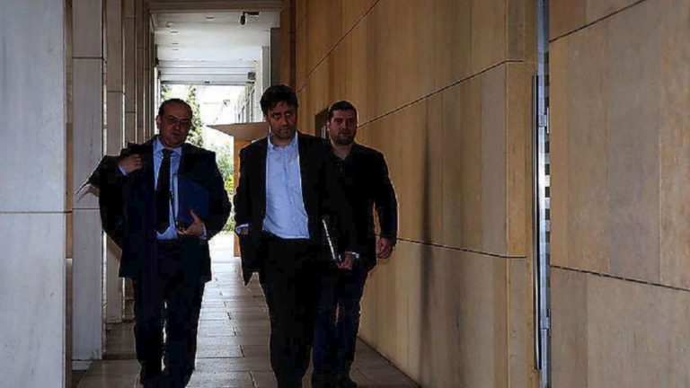Τρίτη αξιολόγηση: Πρώτο ραντεβού του οικονομικού επιτελείου με τους θεσμούς 