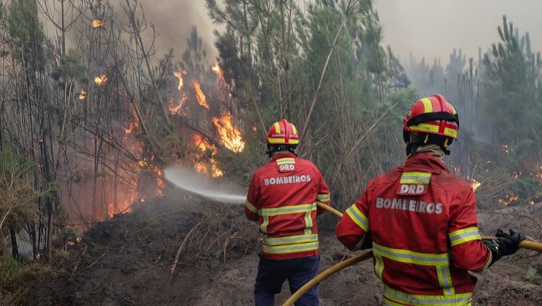 Τριήμερο εθνικό πένθος μετά τις φονικές πυρκαγιές σε Πορτογαλία και Ισπανία