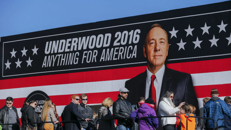Τέλος ο Κέβιν Σπέισι από το “House of Cards”-Απολύθηκε από το Netflix (video)