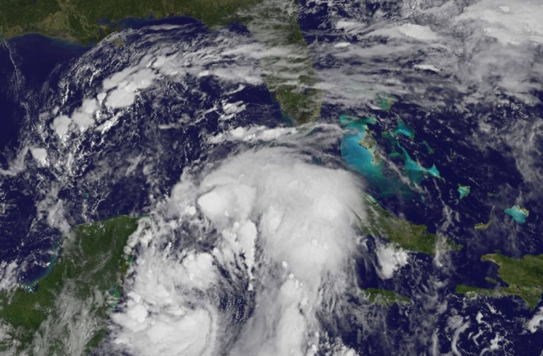 Προς τη Λουιζιάνα κατευθύνεται η τροπική καταιγίδα Νέιτ (video)