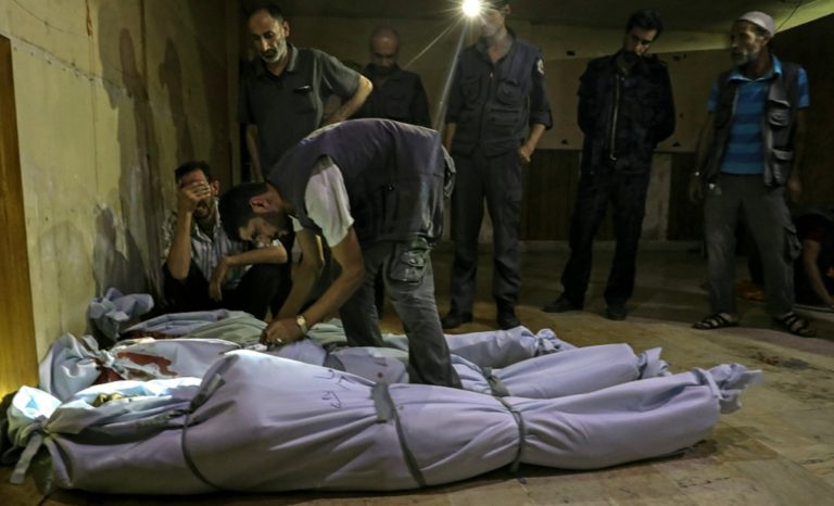 Δεκατρείς νεκροί σε βομβαρδισμό στη Συρία
