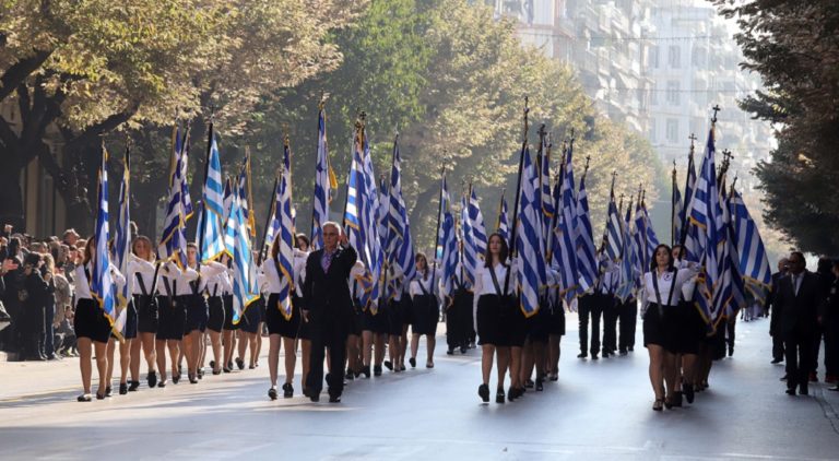 Θερμό χειροκρότημα για τους μαθητές που παρέλασαν στη Θεσσαλονίκη