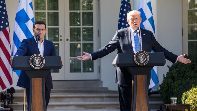 Στρατηγική συνεργασία και κοινά συμφέροντα ΗΠΑ-Ελλάδας – Μήνυμα Τραμπ για επενδύσεις και ελάφρυνση χρέους (video)
