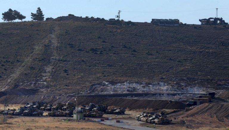 Θέσεις λαμβάνουν οι τουρκικές δυνάμεις στο Ιντλίμπ (video)