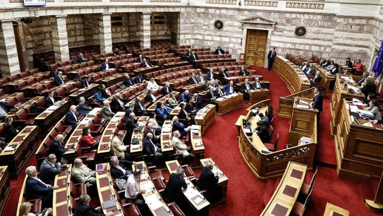 Αναγνώριση ταυτότητας φύλου-Τσίπρας: «Πράξη γενναιότητας» η ψήφιση του ν/σ – Αντιπαραθέσεις στη συζήτηση (video)
