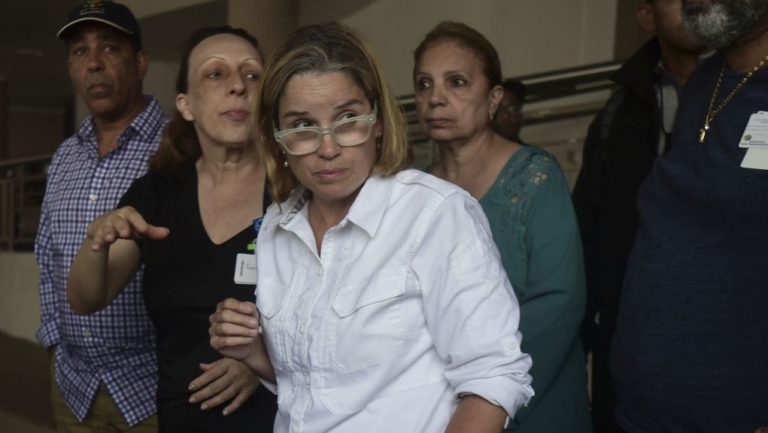 Δύο διαφορετικοί τοπικοί αξιωματούχοι στο τραυματισμένο Πουέρτο Ρίκο