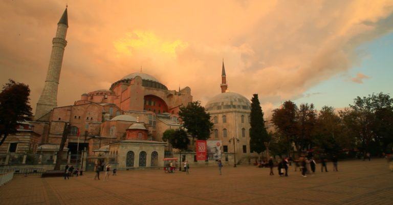Στην Κωνσταντινούπολη τα «Φωτεινά Μονοπάτια» της ΕΡΤ2