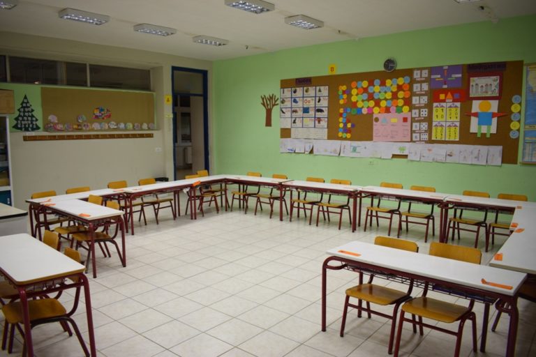 Στη Σαμοθράκη, μαθητές διδάσκονται από φωτοτυπίες