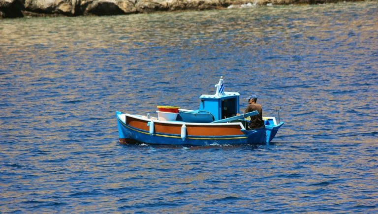 Ενημερωτική συνάντηση για επαγγελματίες αλιείς στο Πλωμάρι