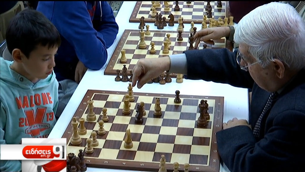 «Σύγκρουση γενεών» σε μια παρτίδα σκάκι (video)