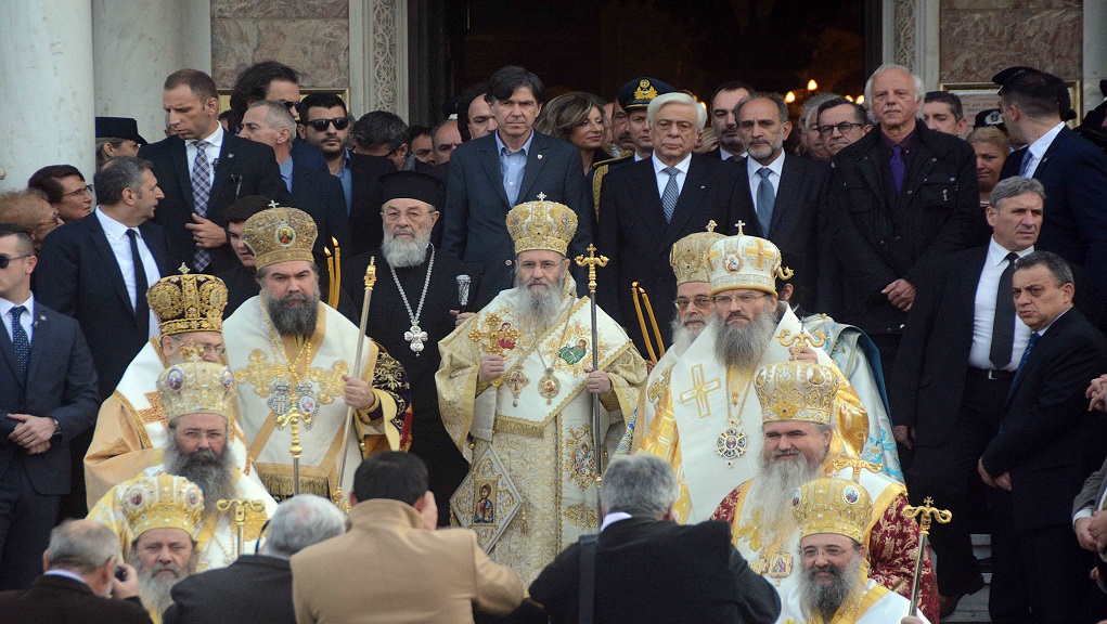 ΠτΔ: Η Ελλάδα δεν εξερράγη, γιατί λειτουργούν οι θεσμοί  Εκκλησίας και οικογένειας