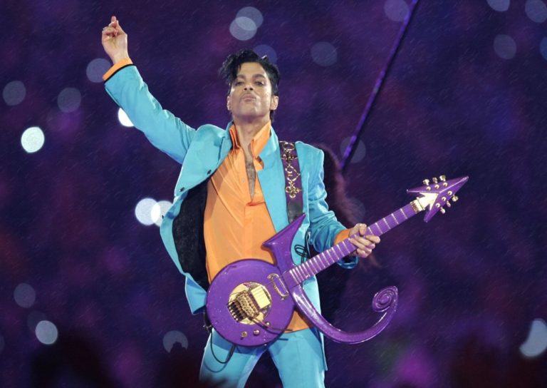 Για 700.000 δολάρια πωλήθηκε κιθάρα του Prince