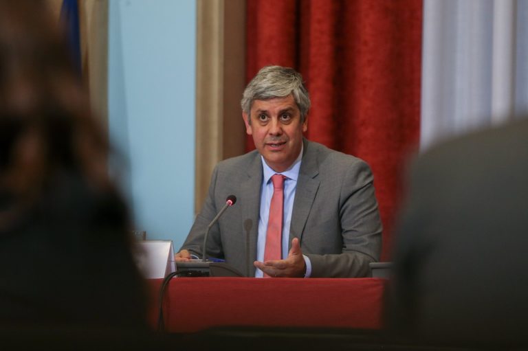 FT: Ο Πορτογάλος ΥΠΟΙΚ είναι φαβορί για πρόεδρος του Εurogroup